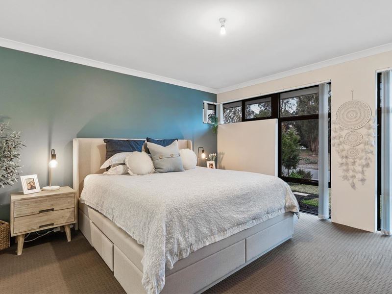 12 Jennapullin Crescent, Ellenbrook