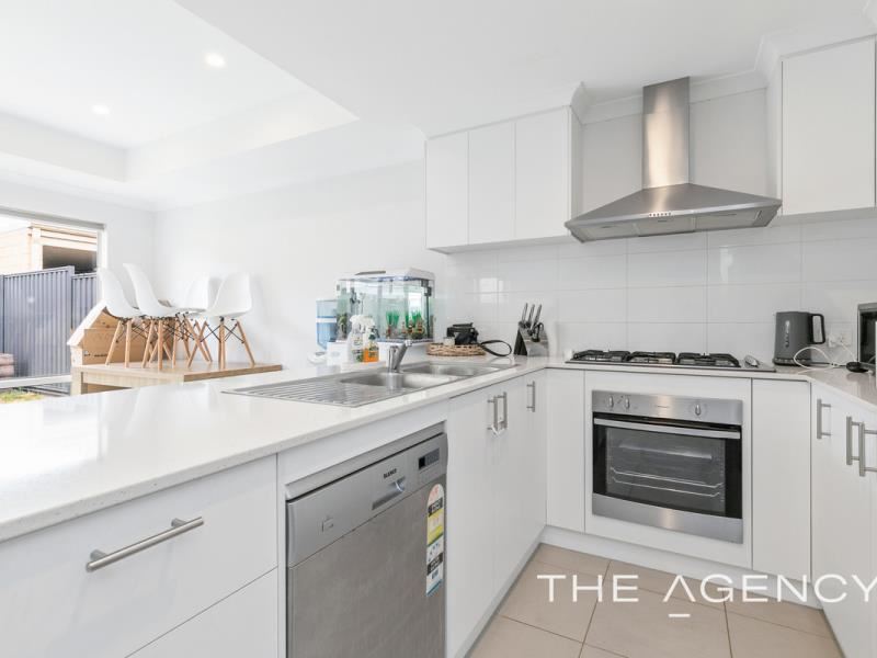 21 Saunton Way, Ridgewood
