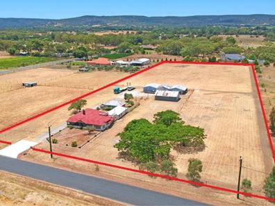 32 Railway Parade, Middle Swan WA 6056