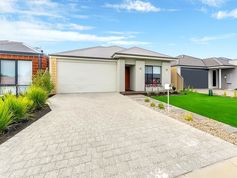 8 Lutea Loop, Hilbert