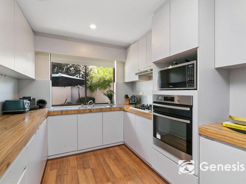 2/32 Saunders Street, Como