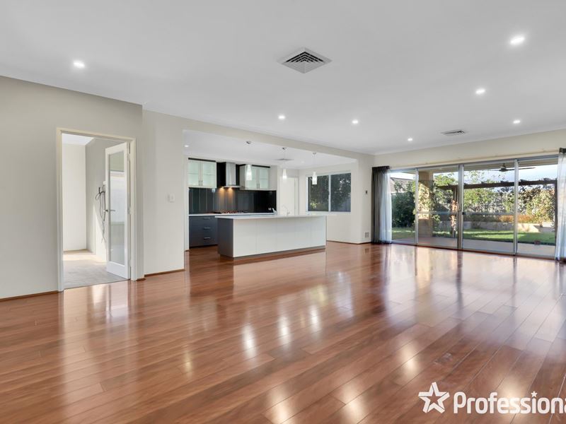5 Euclid Pass, Piara Waters WA 6112