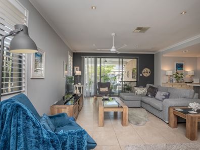 6 Rosette Place, Piara Waters WA 6112