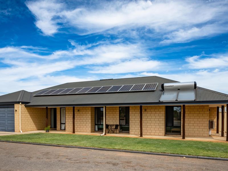 44 Honeysuckle Boulevard, Woorree