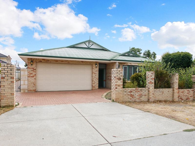 15 Hampton Square West, Morley