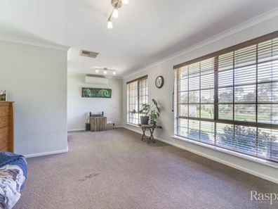 10 Magnolia Gardens, Yangebup WA 6164