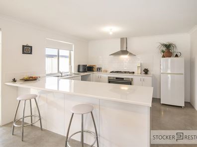 8 St Michaels Parkway, Dunsborough WA 6281