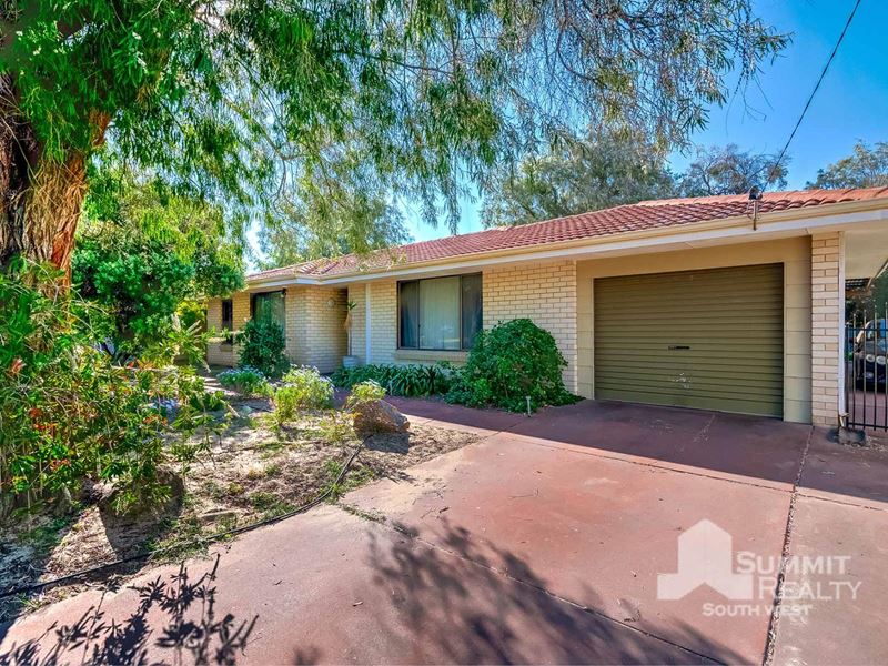 4 Beagle Place, Carey Park