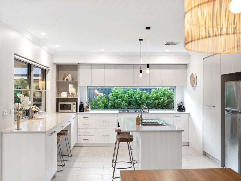 11 Kemble Way, Caversham