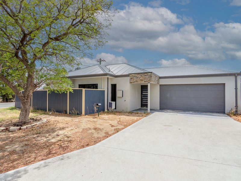 2 Crawley Road, Armadale WA 6112