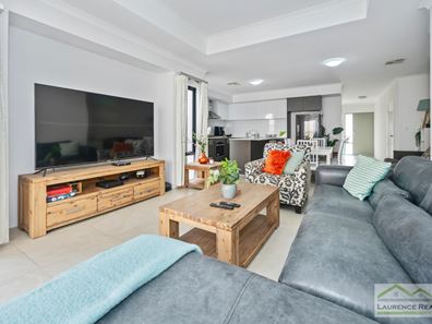 10/2 Fowey Loop, Mindarie WA 6030