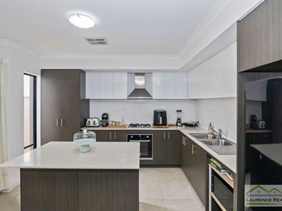 10/2 Fowey Loop, Mindarie WA 6030