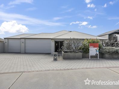 6 Trumpeter Parade, Yanchep WA 6035