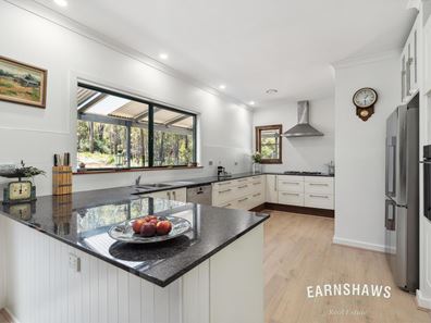 285 Vernon Avenue, Mundaring WA 6073