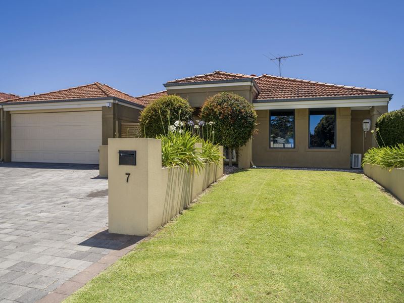 7 Bandin Place, Maida Vale WA 6057