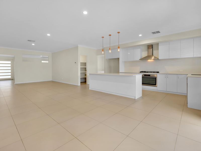 18 Escada Way, Piara Waters WA 6112