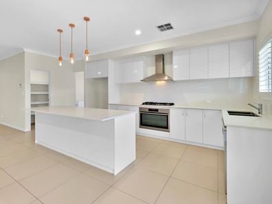 18 Escada Way, Piara Waters WA 6112