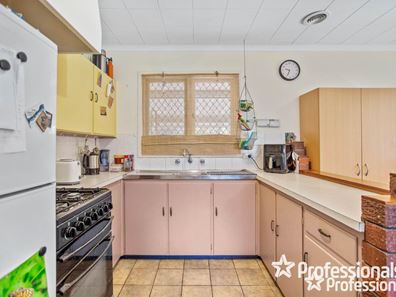 17 Hollybush Way, Kelmscott WA 6111