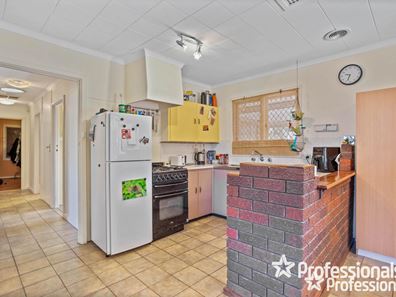 17 Hollybush Way, Kelmscott WA 6111