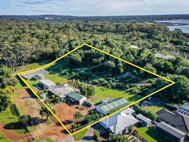 10 Lorikeet Way, Little Grove WA 6330