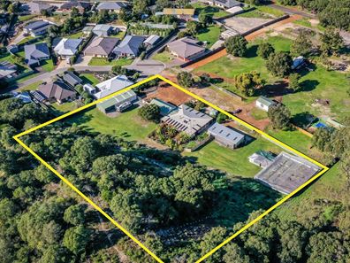 10 Lorikeet Way, Little Grove WA 6330