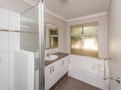 16 Yarraman Road, Waggrakine WA 6530