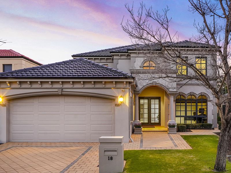 18 Plumosa Mews, Duncraig WA 6023