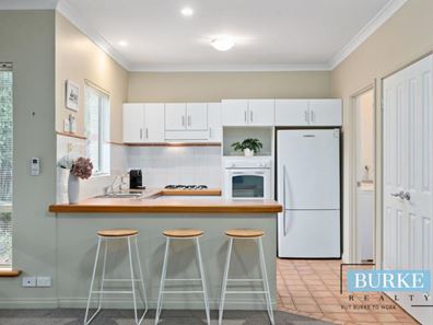 2/1 Camelot Street, Carine WA 6020