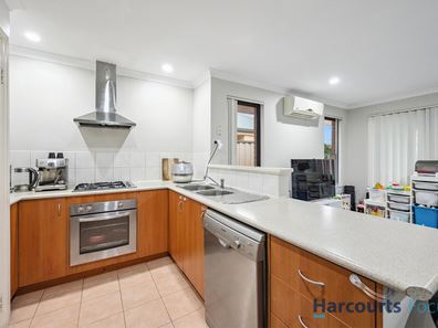 8/91 Lowanna Way, Armadale WA 6112