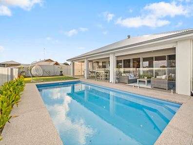 38 Buckingham Drive, Wannanup WA 6210