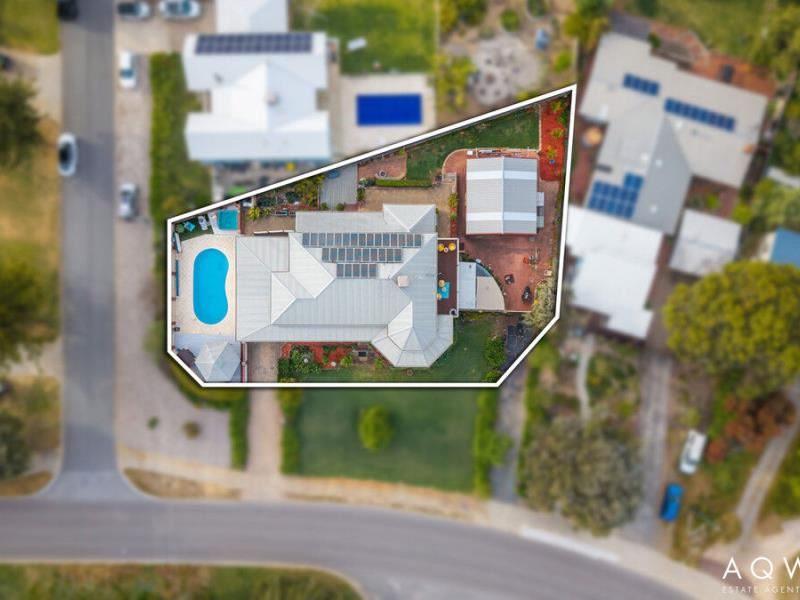 7 Crystaluna Drive, Golden Bay