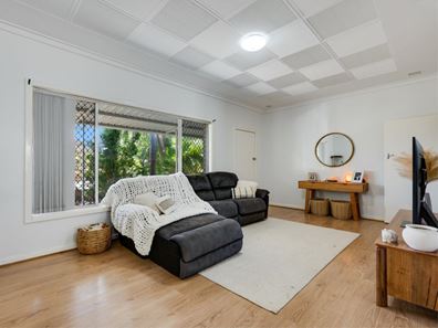 255 Eighth Street, Wonthella WA 6530