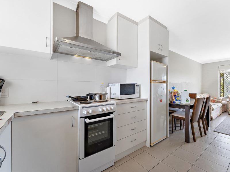 17/3 Burgundy Crescent, Spearwood WA 6163