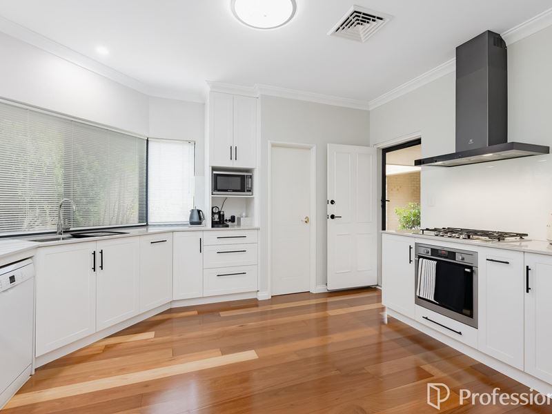 6 Haywood Trail, Leeming