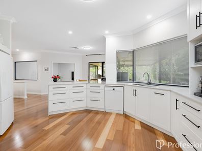 6 Haywood Trail, Leeming WA 6149