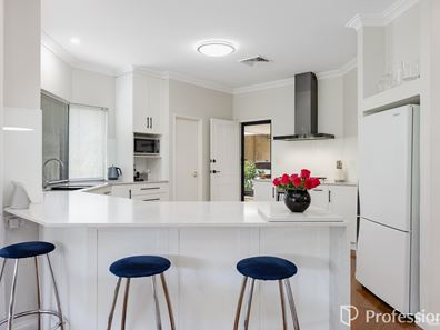 6 Haywood Trail, Leeming WA 6149