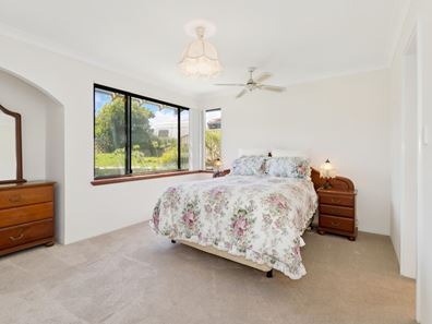 19 Bredhurst Road, Marangaroo WA 6064