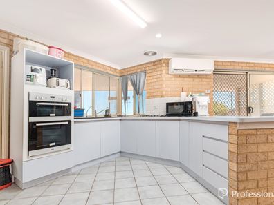 32 Seaview Boulevard, Wandina WA 6530