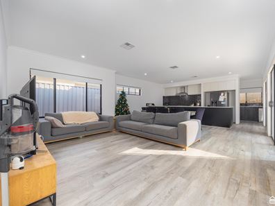 15 Desiree Street, Hammond Park WA 6164