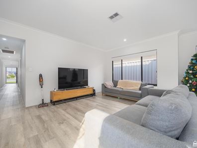 15 Desiree Street, Hammond Park WA 6164
