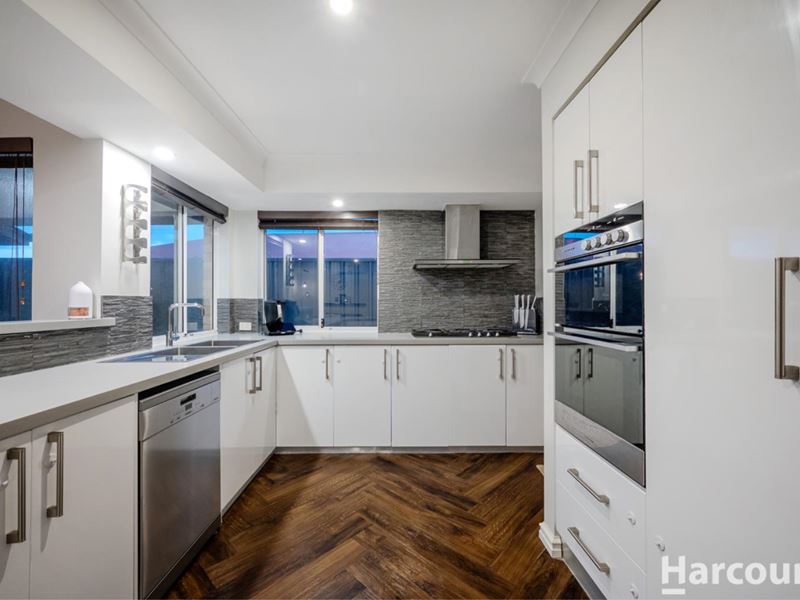 8 Mal Bay Court, Mindarie