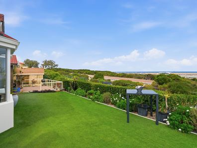 56 Southern Cross Circle, Ocean Reef WA 6027