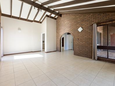 18 Bramble Way, Ballajura WA 6066