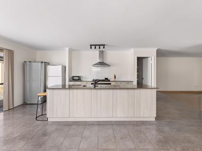 9 Eleanor Way, Millbridge WA 6232