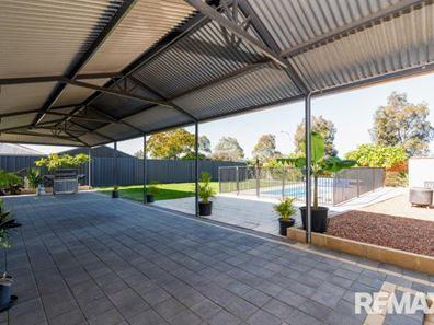 15 Ornata Bend, Banksia Grove WA 6031