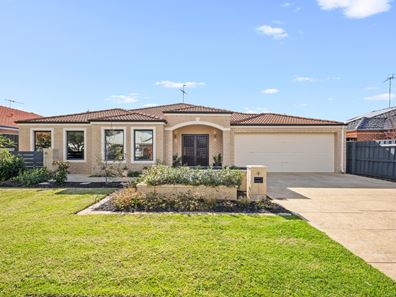 4 Whitegum Pass, Halls Head WA 6210