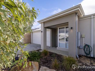 37 Woodville Road, Haynes WA 6112
