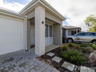 37 Woodville Road, Haynes WA 6112