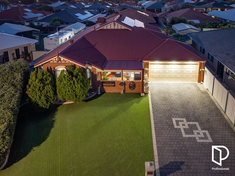 4 Roseburg Court, Meadow Springs WA 6210