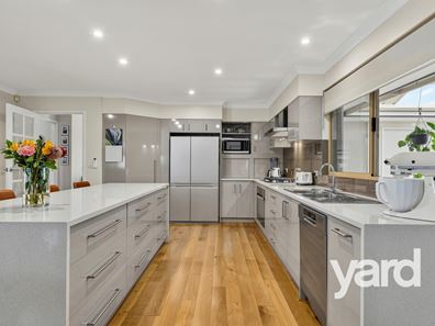 18 Callaway Crescent, Kardinya WA 6163